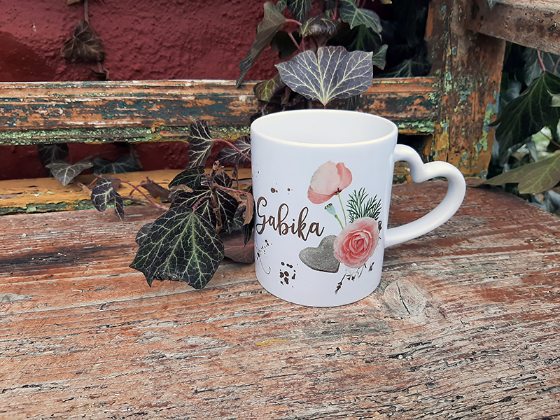 Hrnček s menom a srdiečkami
