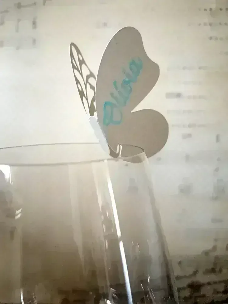 Vyrezávané menovky na poháre